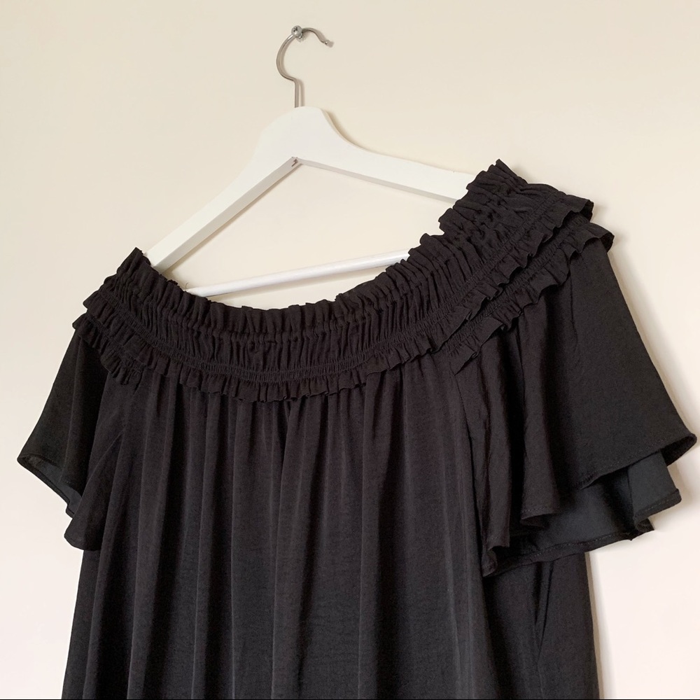 🌻WWW Satin Off the Shoulder Top